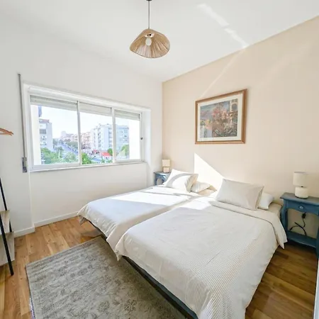 Cozy Sleeps 5, Near Lisbon & Beaches, Cacilhas * 阿尔马达