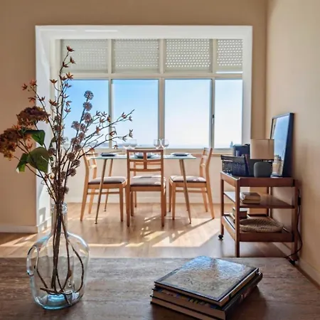 Cozy Sleeps 5, Near Lisbon & Beaches, Cacilhas 阿尔马达