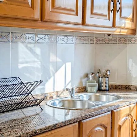 公寓 Cozy Sleeps 5, Near Lisbon & Beaches, Cacilhas