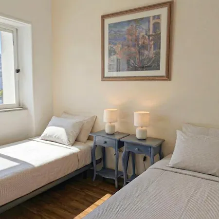 Cozy Sleeps 5, Near Lisbon & Beaches, Cacilhas 公寓 *